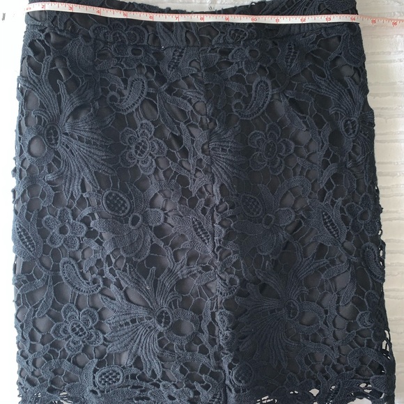 Banana Republic Dresses & Skirts - Banana Republic lace skirt
